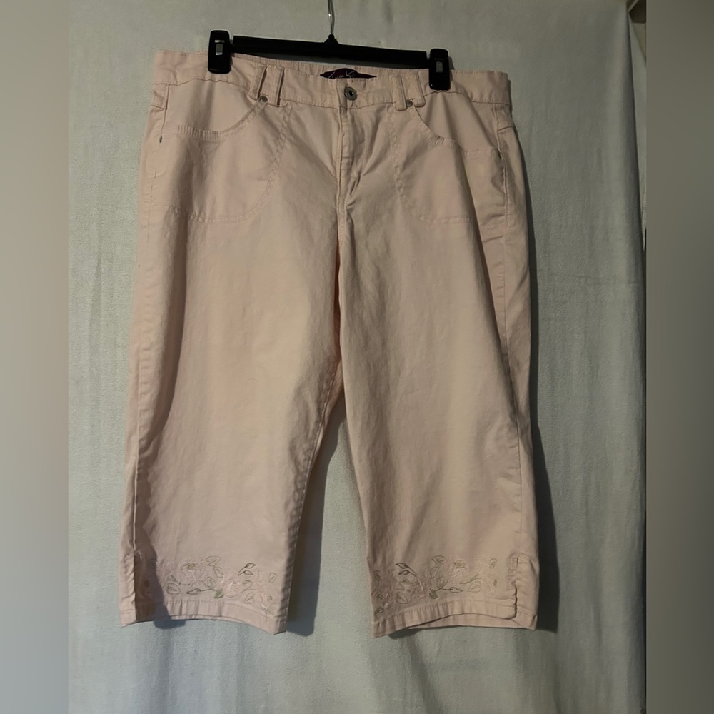 Gloria Vanderbilt Pink Capris